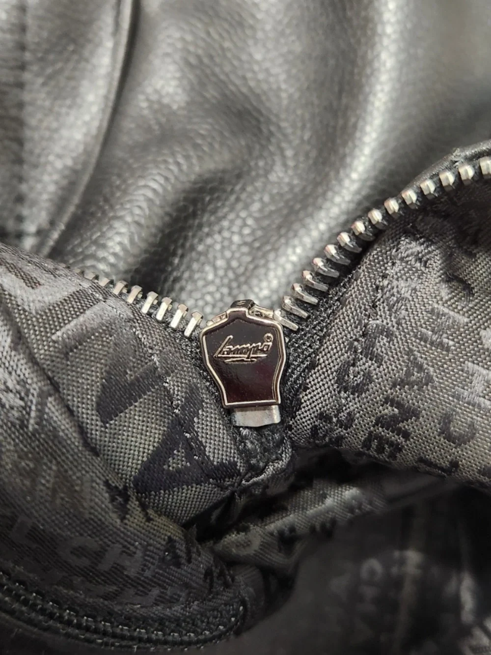 CHANEL Tote - Picture 10 of 16